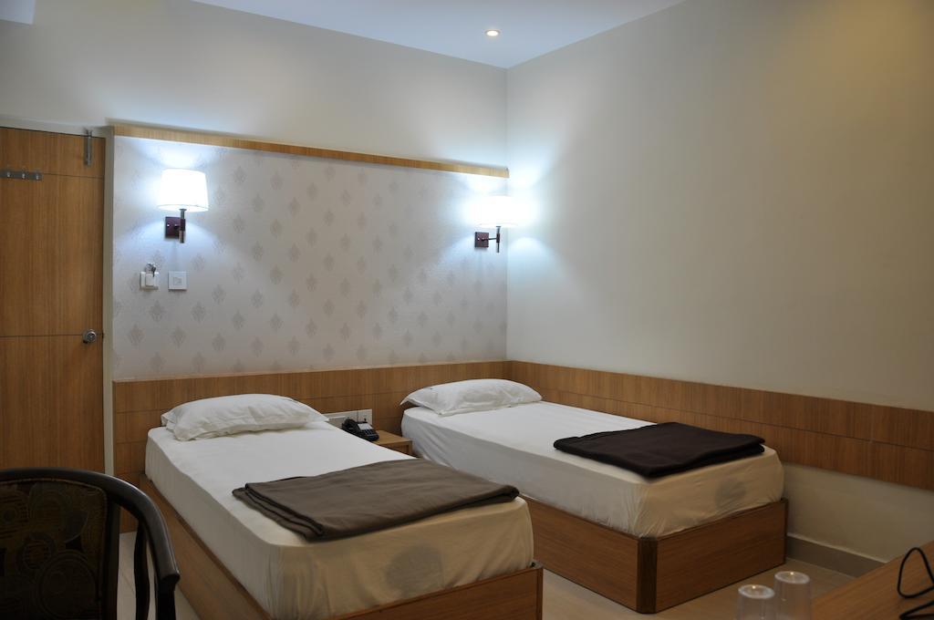 Athidi Grand Hotel Visakhapatnam Room photo